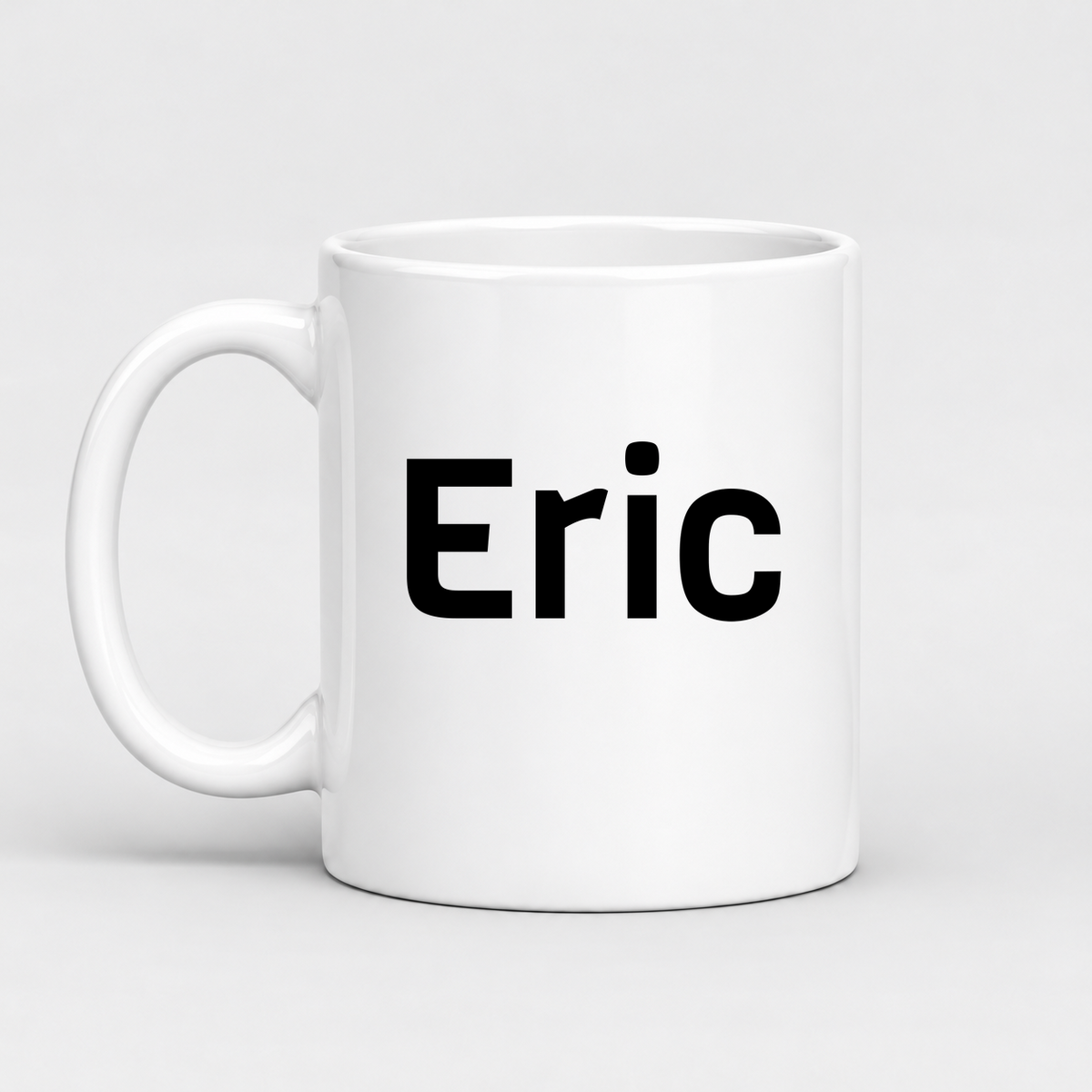 Eric Mug in white with handle left